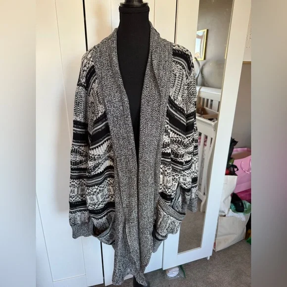 Size 3X Cozy Gray and Black Knit Cardigan from Pennington’s - Picture 3 of 6